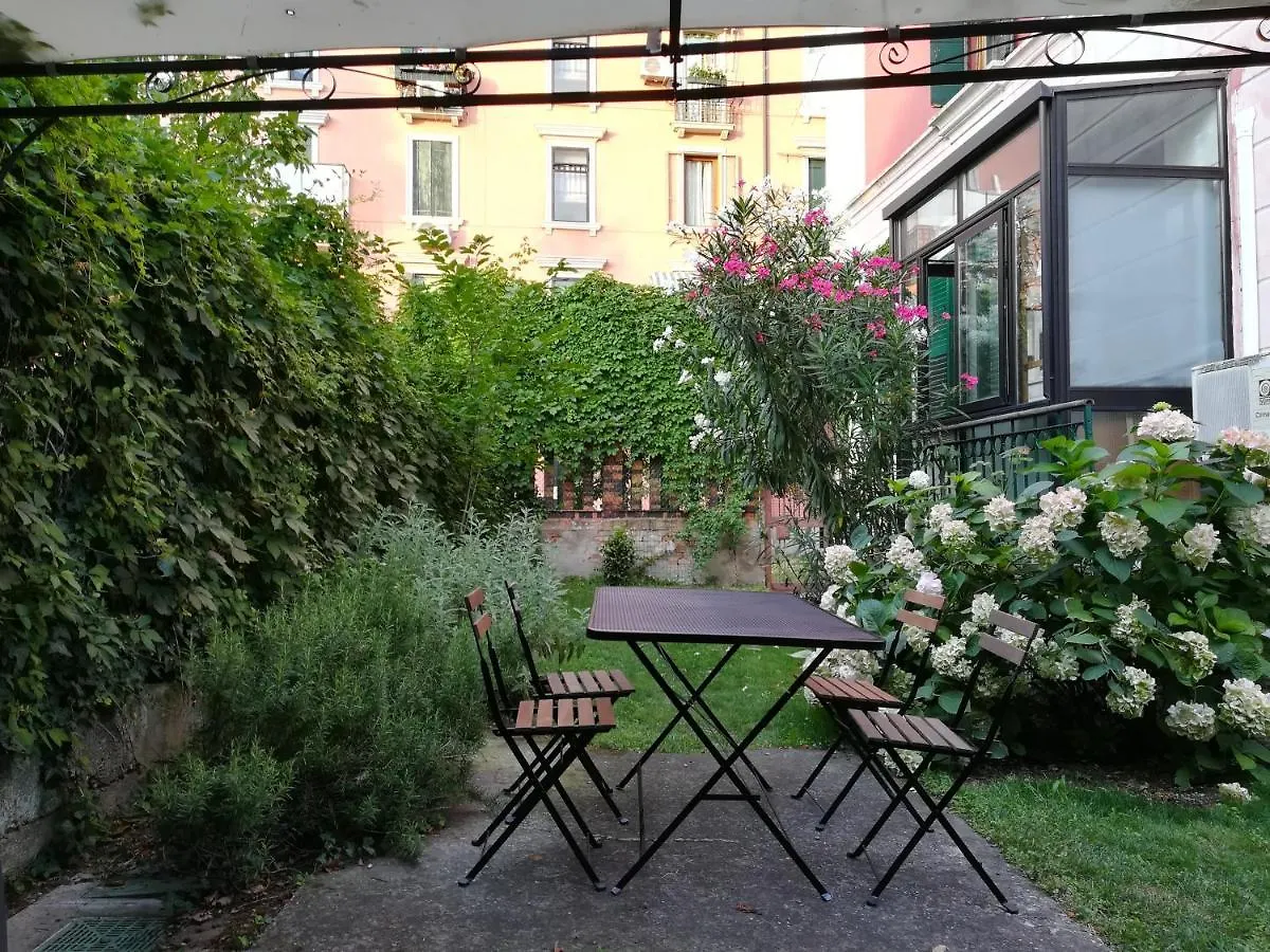 Accogliente Appartamento A Dorsoduro Con Giardino! Venice