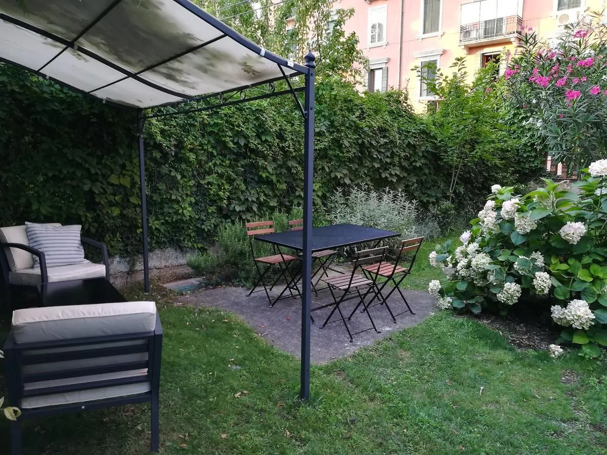 Apartment Accogliente Appartamento A Dorsoduro Con Giardino! Venice