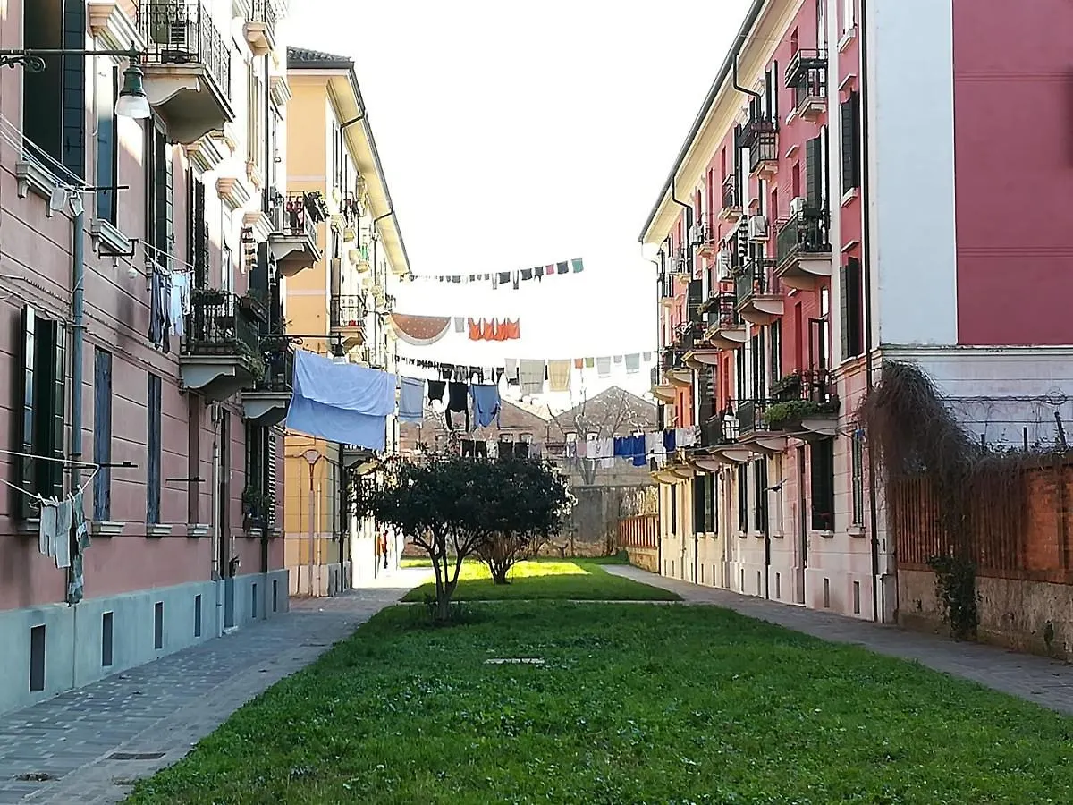 Accogliente Appartamento A Dorsoduro Con Giardino! Venice Apartment