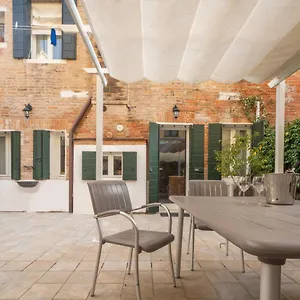 Luxury Garden Mansion R&r Apartamento