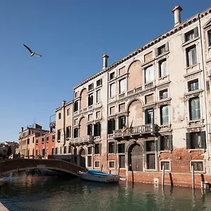  Apartment Inside Palazzo Foscarini
